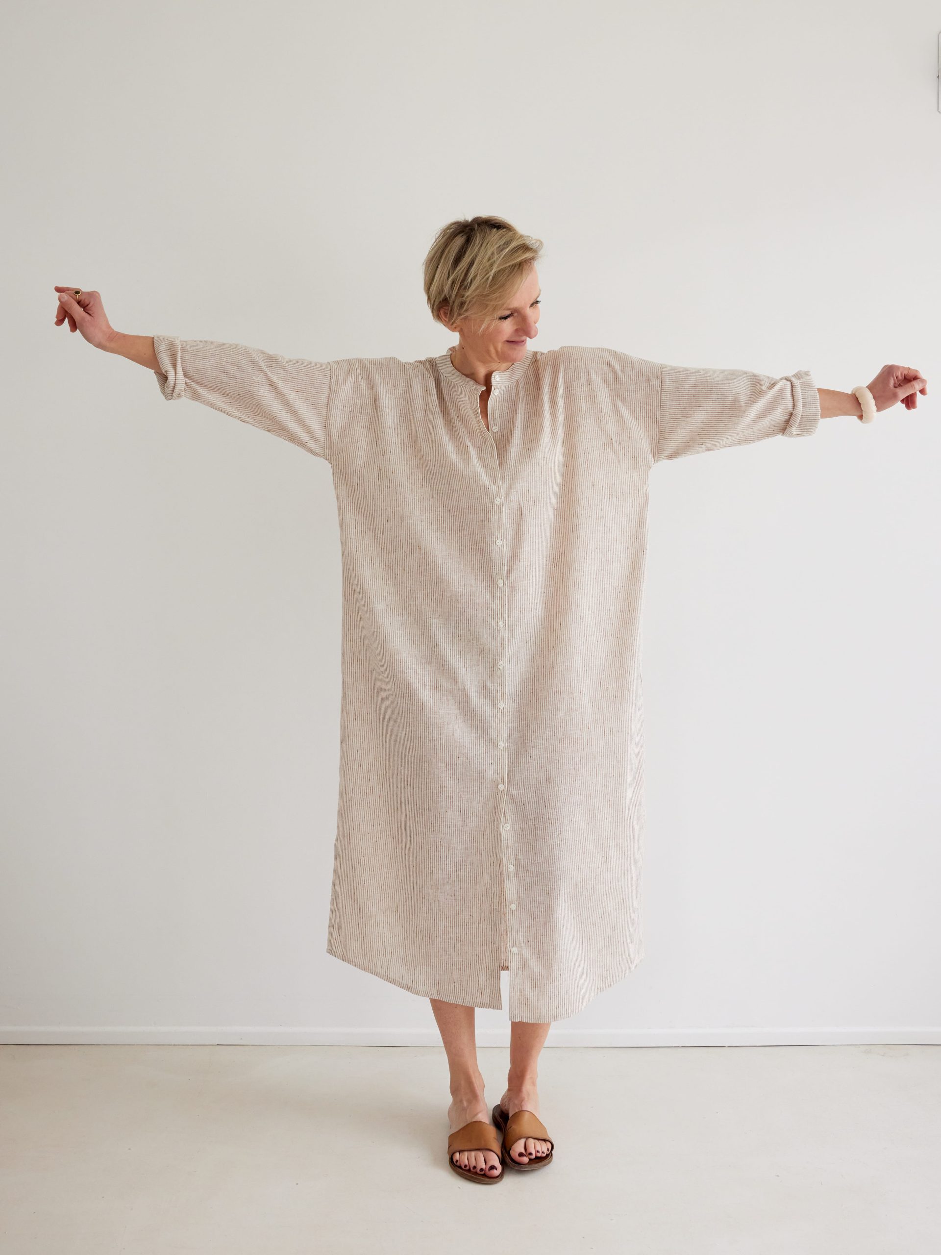 KIT À COUDRE - La robe (chemise) Essentielle en coton fines rayures beige & écru