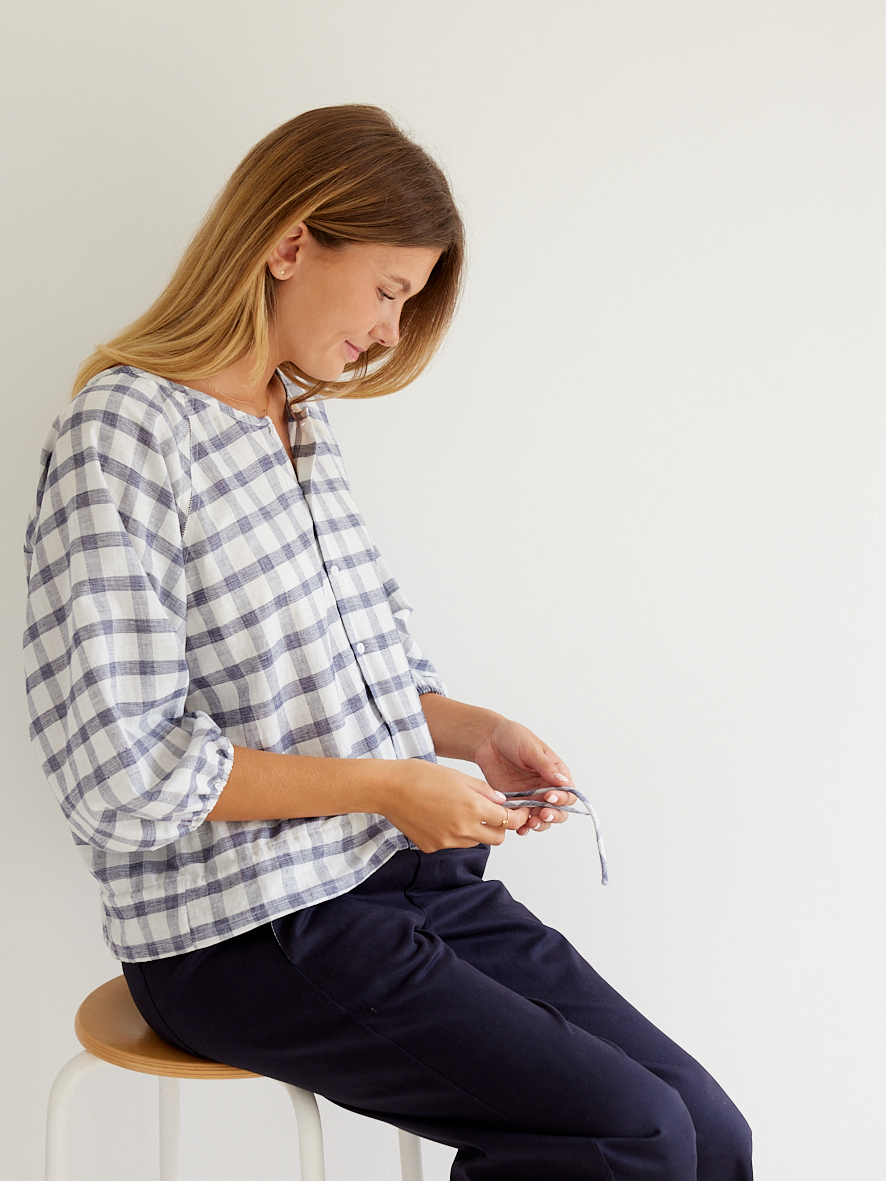 La blouse Prana en coton khadi carreaux bleu & écru – cousue