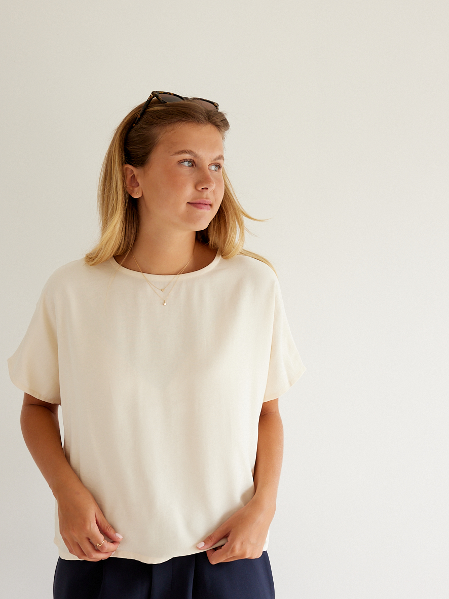 La blouse Alba en twill lourd crème - cousue